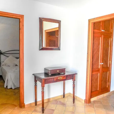 Ciutadella Sleeps 10 Pool Wifi Villa