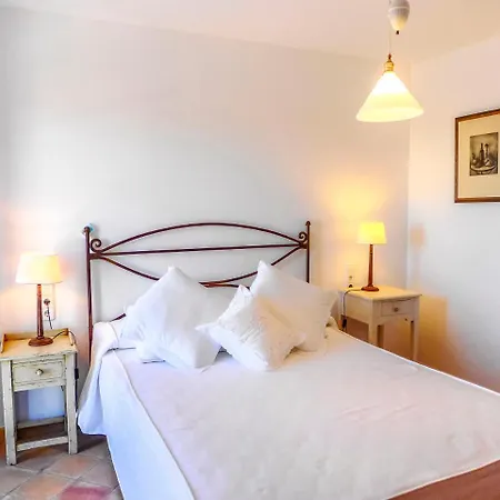 Ciutadella Sleeps 10 Pool Wifi Villa